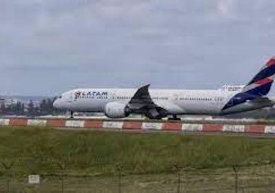 إصابة 50 شخصًا بعد مشكلة فنية على رحلة جوية