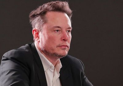 ماسك: بايدن مجرد "دمية قاتمة"