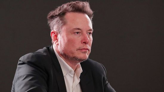 ماسك: بايدن مجرد "دمية قاتمة"