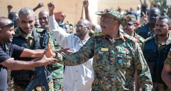 بعد سيطرة الجيش السوداني.. البرهان يصل أم درمان