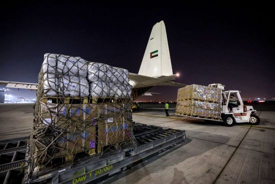 212 طائرة وسفينتان و521 شاحنة.. نقل 21 ألف طن مساعدات إماراتية لأهالي غزة