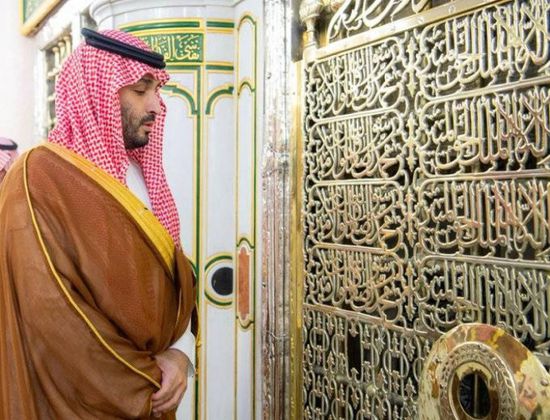 ولي العهد السعودي يزور المسجد النبوي