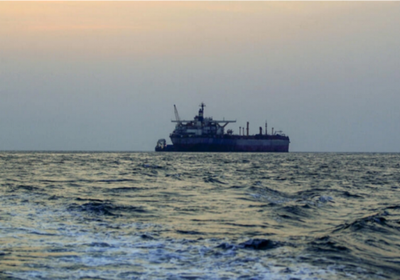 إصابة سفينة بأضرار بعد استهدافها من الحوثيين