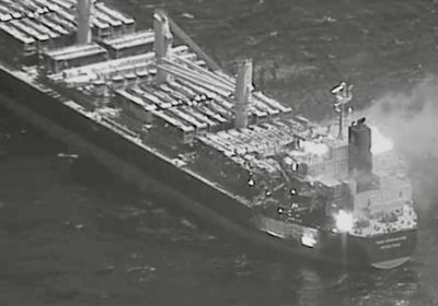 الحوثي يستهدف سفينة قبالة الحديدة دون خسائر