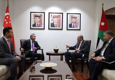 وزير الخارجية الأردني يلتقي نظيره السنغافوري في عمان