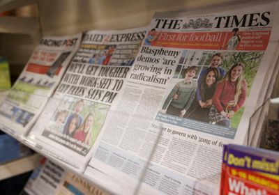الحكومة البريطانية تسعى لحظر استحواذ الأجانب على الصحف