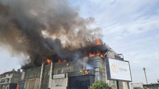 حريق هائل بمجمع البنوك في التجمع الخامس بمصر