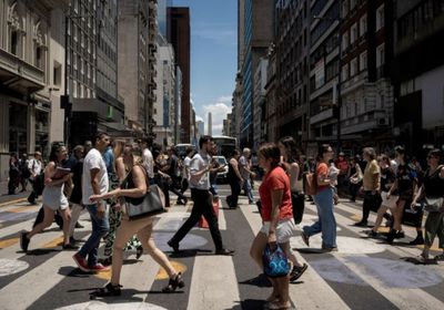 "إس آند بي" تخفض تصنيف الأرجنتين لـ "التخلف الانتقائي"