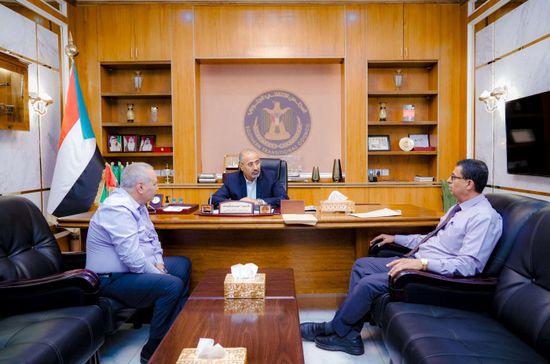 الرئيس الزُُبيدي يطلع على سير العمل بمستشفيات عدن ولحج