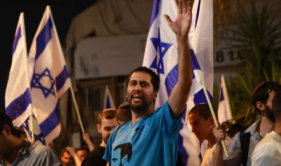 لإقالة نتنياهو.. آلاف الإسرائيليين يغلقون الطريق أمام 3 وزراء