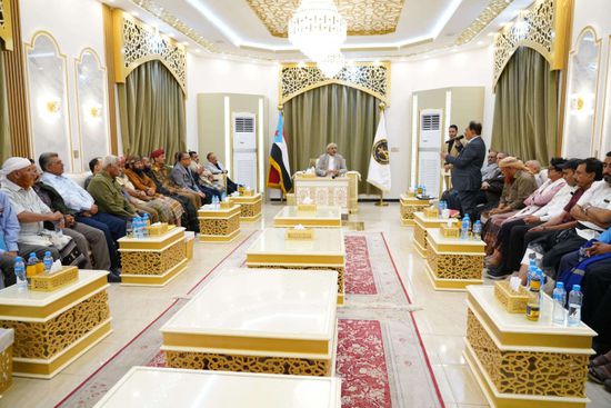 الرئيس الزُبيدي يلتقي قيادة السلطة المحلية والهيئة التنفيذية بالضالع