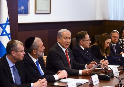 3 وزراء يهددون بالاستقالة من حكومة نتنياهو