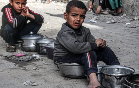 حقوق الإنسان: القيود الإسرائيلية على مساعدات غزة بمثابة "جريمة حرب"
