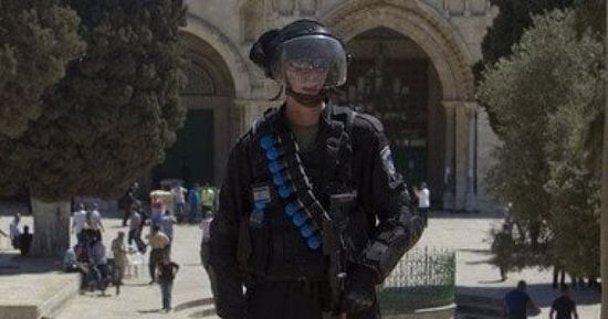 عشرات المستوطنين يقتحمون المسجد الأقصى بحماية الشرطة الإسرائيلية
