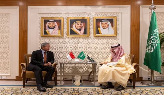 وزير الخارجية السعودي يبحث مع نظيره السنغفوري العلاقات المشتركة بين البلدين