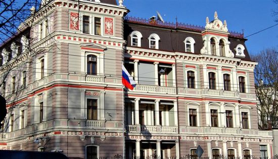 لاتفيا تقرر طرد دبلوماسياً روسياً