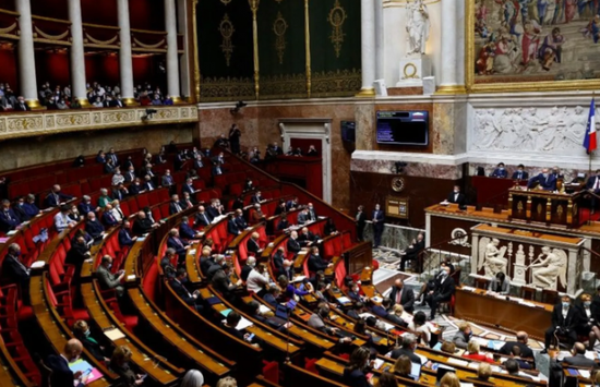 البرلمان الفرنسي يندد بـ"جرائم 1961" في حق الجزائريين