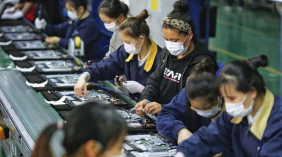 نشاط قطاع التصنيع الصيني يعود إلى النمو