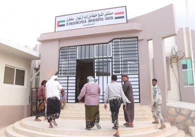 محافظ سقطرى يزور مستشفى خليفة بن زايد وجامع حديبو