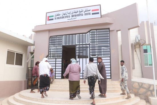 محافظ سقطرى يزور مستشفى خليفة بن زايد وجامع حديبو
