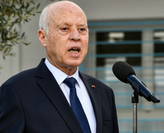 الرئيس التونسي يدعو لتدقيق 432 ألف انتداب بالوظيفة العمومية