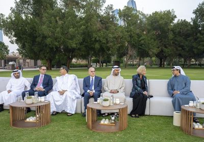 نائب رئيس الإمارات يستقبل عدداً من سفراء الدول المهنئين بحلول شهر رمضان