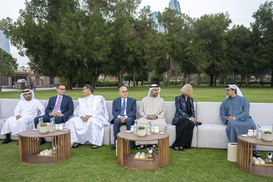 نائب رئيس الإمارات يستقبل عدداً من سفراء الدول المهنئين بحلول شهر رمضان