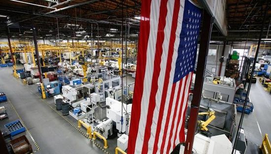 نمو الصناعة الأمريكية وتسجيل أعلى وتيرة للإنتاج في عامين