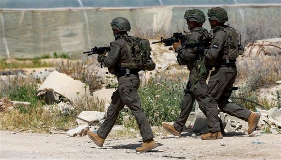 الجيش الإسرائيلي: اعتقال 20 فلسطينياً في الضفة الغربية