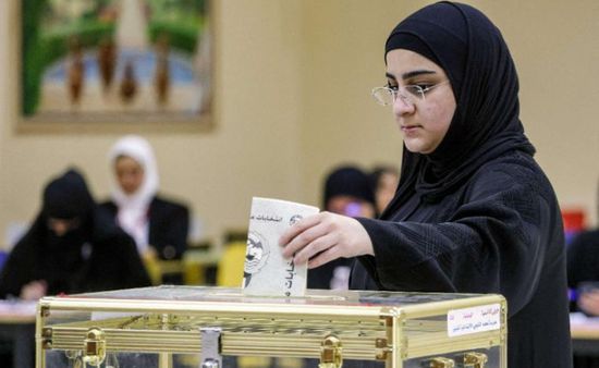 الناخبون الكويتيون يصوتون بأول انتخابات في عهد الأمير الجديد