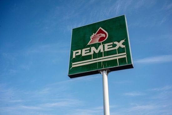 شركة "بيميكس" المكسيكية تعتزم وقف صادرات النفط الخام