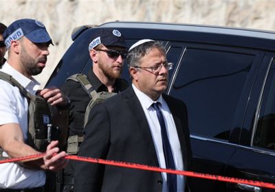 بن غفير ينتقد إقالة ضابطين متورطين في مقتل عمال الإغاثة بغزة