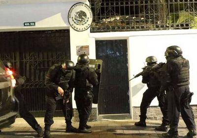 الطاقم الدبلوماسي المكسيكي يستعد لمغادرة الإكوادور