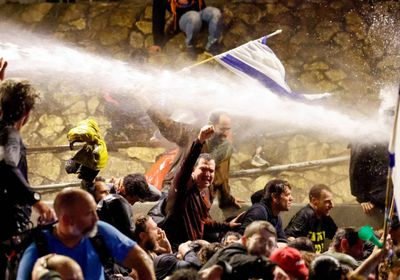 آلاف الإسرائيليين يطالبون بإطلاق سراح 130 شخصًا