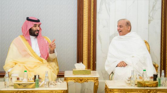 ولي العهد السعودي يستقبل رئيس وزراء باكستان