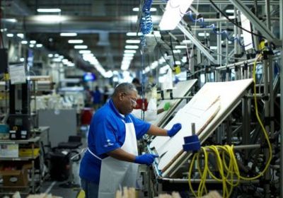 توسع قطاع التصنيع الأميركي لأول مرة منذ 16 شهرًا