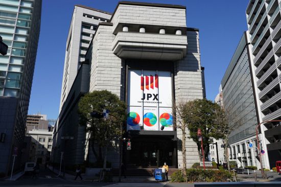 بورصة اليابان تغلق على ارتفاع تأثرا بارتفاع أسهم الرقائق