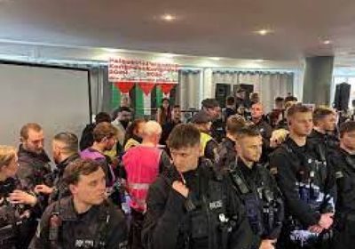 الشرطة الألمانية تقطع الكهرباء عن مؤتمر مؤيد لفلسطين