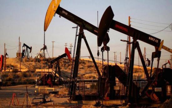    انخفاض منصات التنقيب عن النفط والغاز الطبيعي بالولايات المتحدة