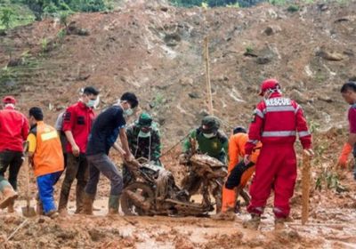 مصرع 14 شخصا في حادث انزلاق تربة في إندونيسيا