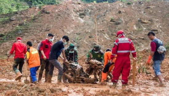 مقتل 15 شخصا إثر حادث انزلاق تربة في إندونيسيا
