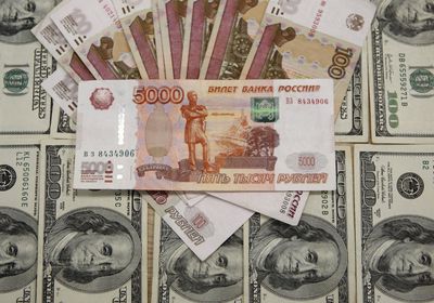 في بورصة موسكو.. الروبل يصعد أمام الدولار واليورو واليوان الصيني 
