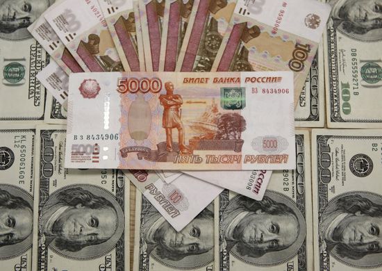 في بورصة موسكو.. الروبل يصعد أمام الدولار واليورو واليوان الصيني 