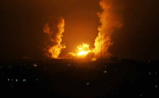 استشهاد فلسطينيين وإصابة آخرين في قصف مسجد بغزة