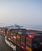 هاباغ لويد: استمرار تحويل مسار الشحن من البحر الأحمر