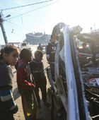 مقتل 8 أشخاص جراء قصف إسرائيلي استهدف سيارة شرطة وسط غزة