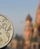 الدولار يسجل قفزة أمام الروبل الروسي في بورصة موسكو