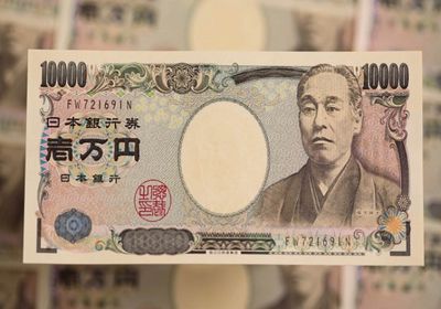 10% تراجع محتمل للين الياباني أمام الدولار الأمريكي
