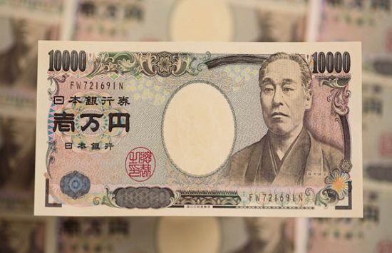 10% تراجع محتمل للين الياباني أمام الدولار الأمريكي