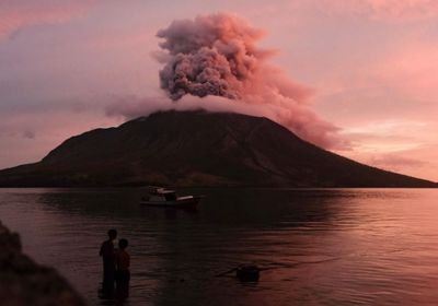 ثوران جديد لبركان روانغ في اندونيسيا